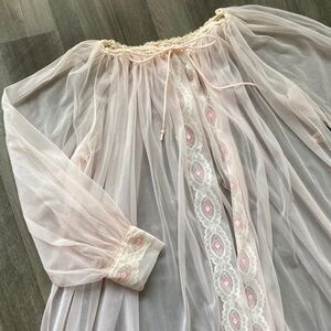 Vintage Miss Elaine Sheer Chiffon Peignior Floral Lace details Long Robe